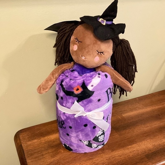 NEW! CYNTHIA ROWLEY CURIOUS KIDS WITCH FRIEND & BUBBLE TROUBLE HALLOWEEN THROW - Picture 1 of 10